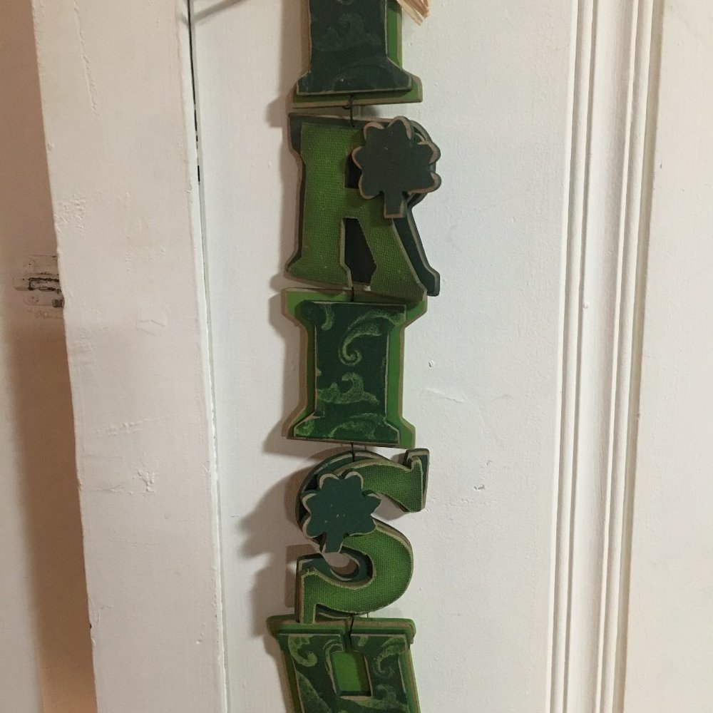 KISS ME I'M IRISH WOODEN HANGING SIGN